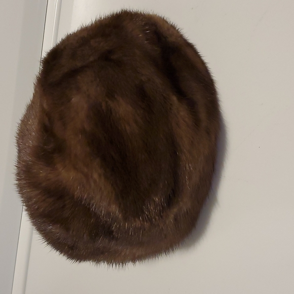 Genuine fur cap - Picture 1 of 4